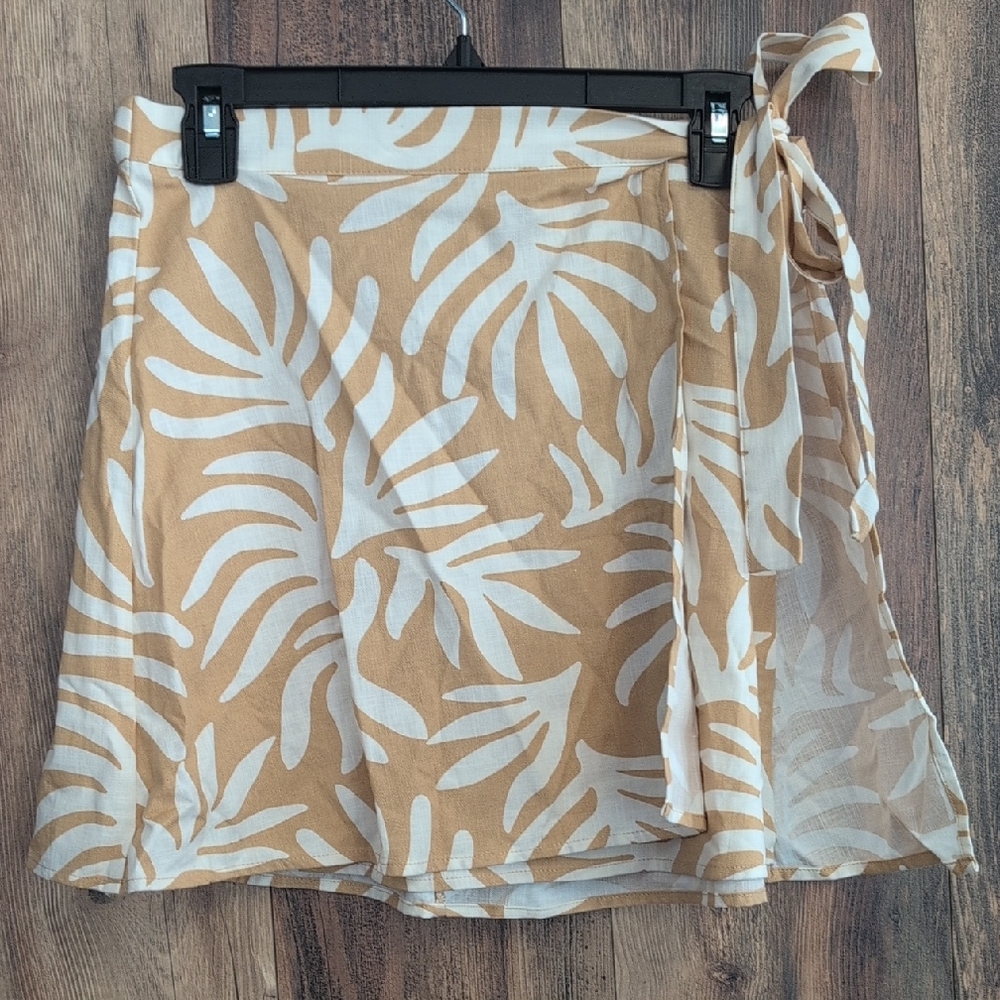 NWT a new day Tan and White Leaf Print Mini Skirt S           -717D